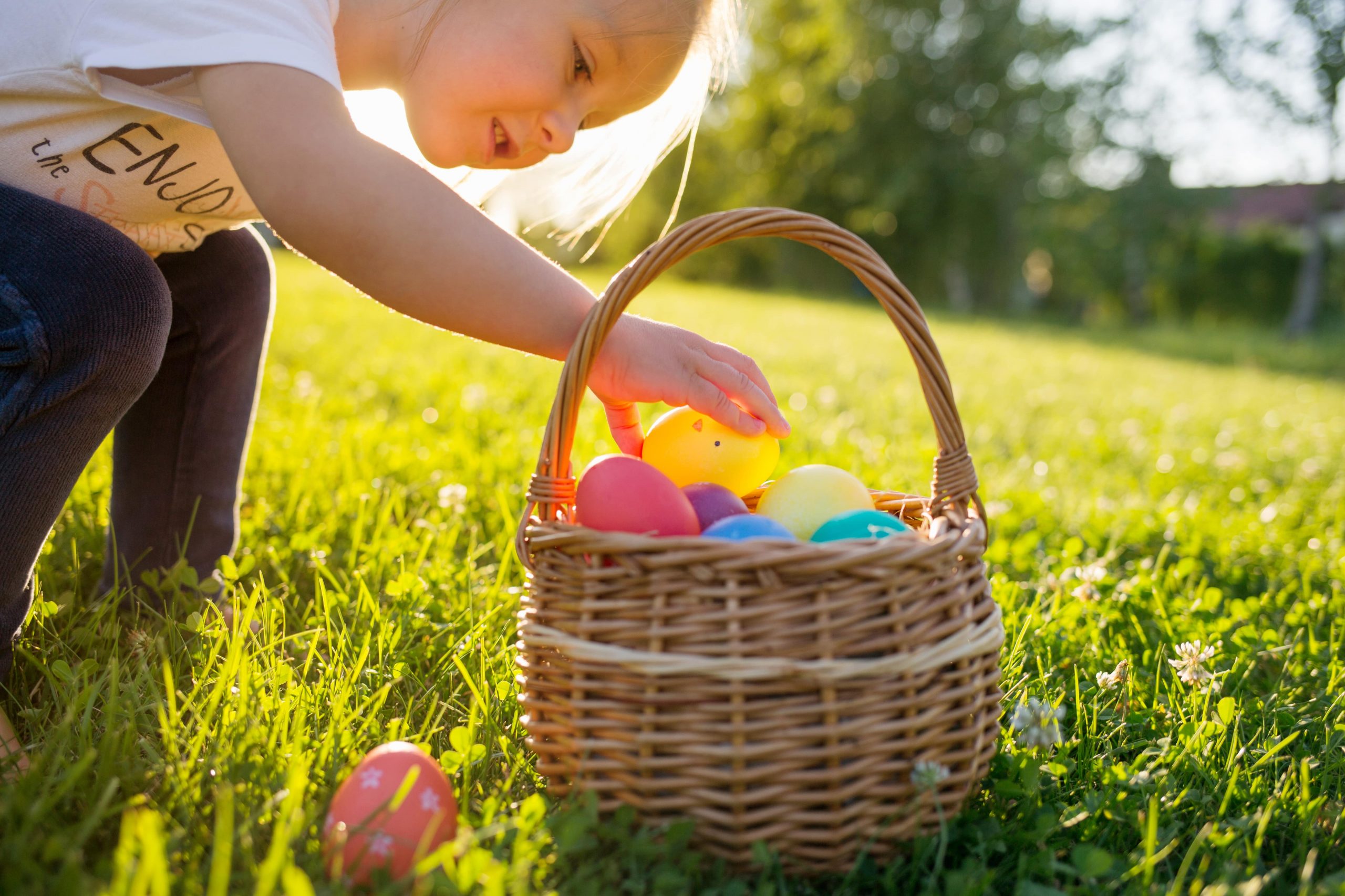 How to Plan an Easter Egg Hunt Activity on Your Backyard